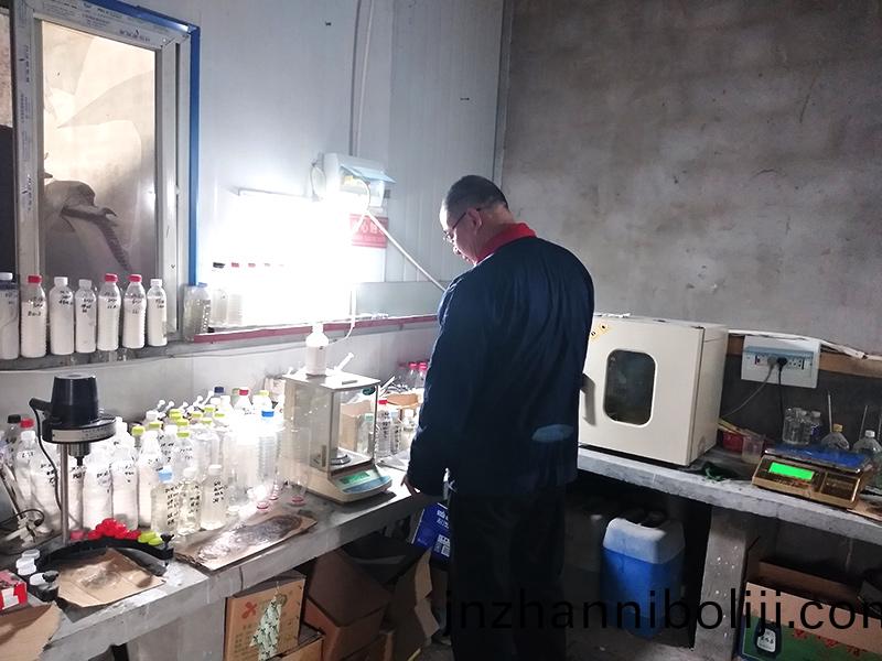 助(zhu)畱(liu)助濾劑的原(yuan)理